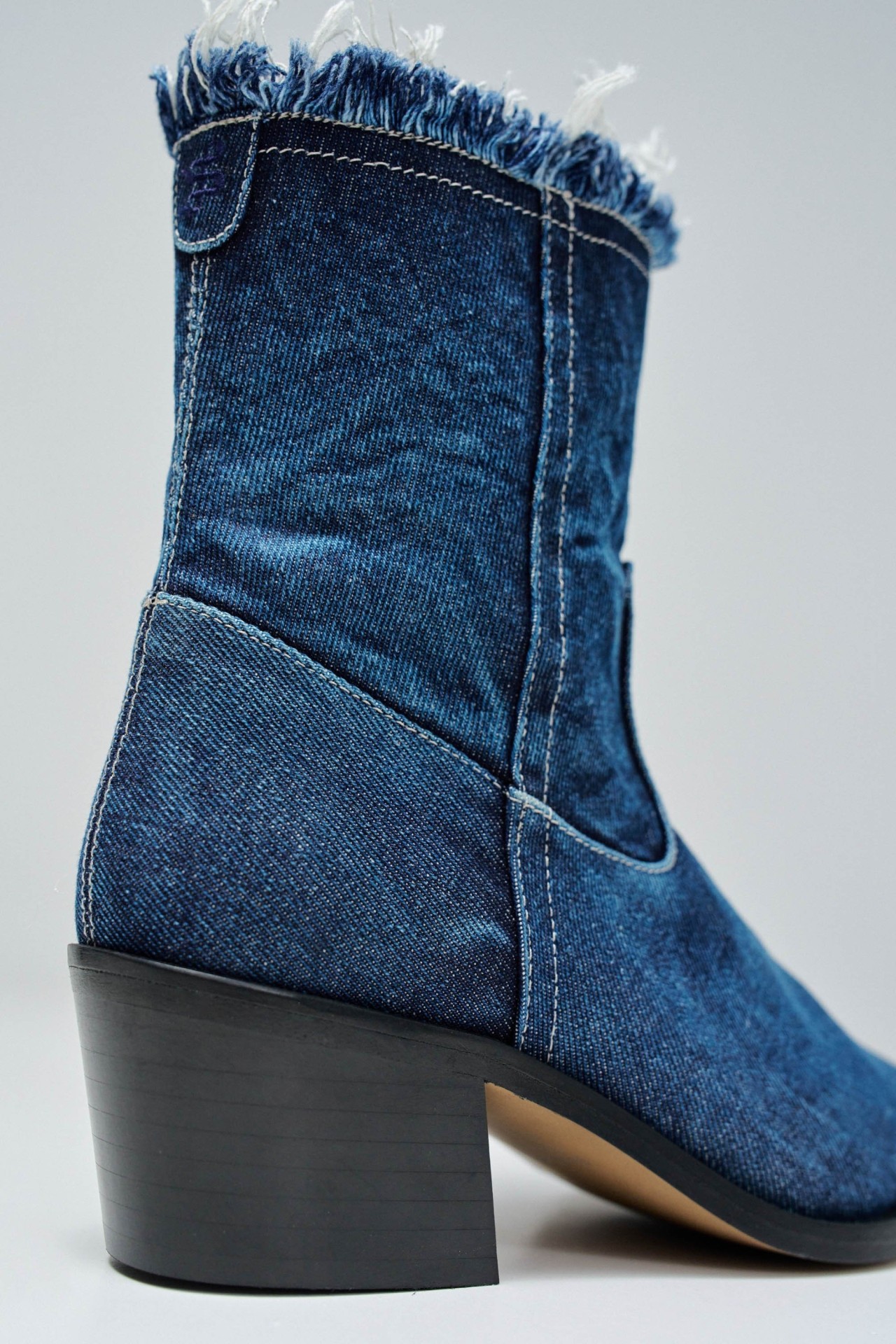 STIEFEL AUS JEANS