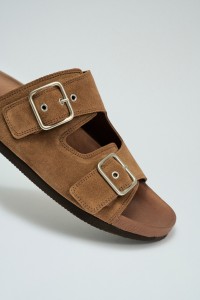 SANDALIAS DE PIEL CON HEBILLAS