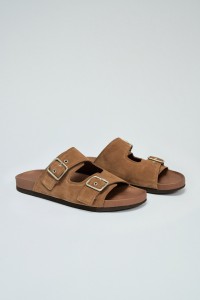 SANDALIAS DE PIEL CON HEBILLAS