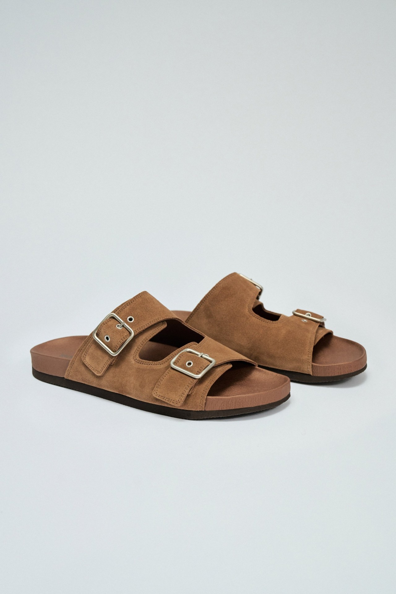 SANDALIAS DE PIEL CON HEBILLAS
