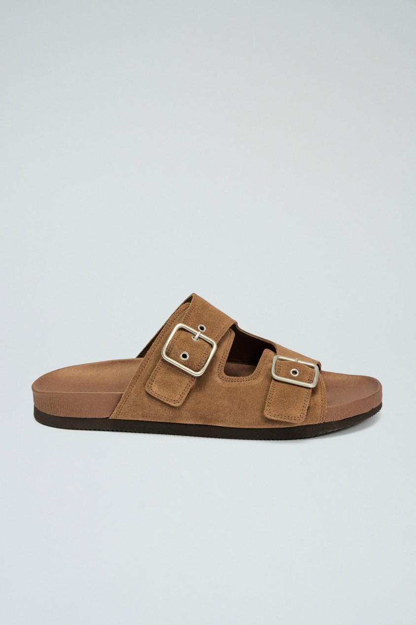 SANDALIAS DE PIEL CON HEBILLAS