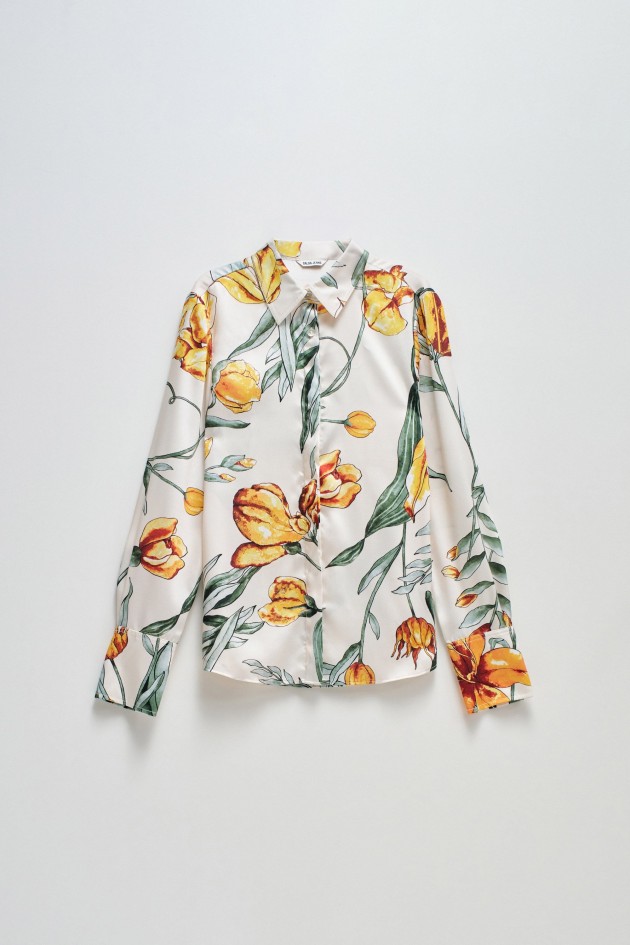 CAMISA SATINADA CON ESTAMPADO DE FLORES
