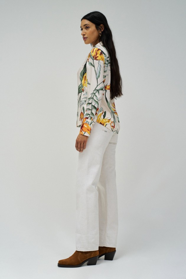 CAMISA SATINADA CON ESTAMPADO DE FLORES