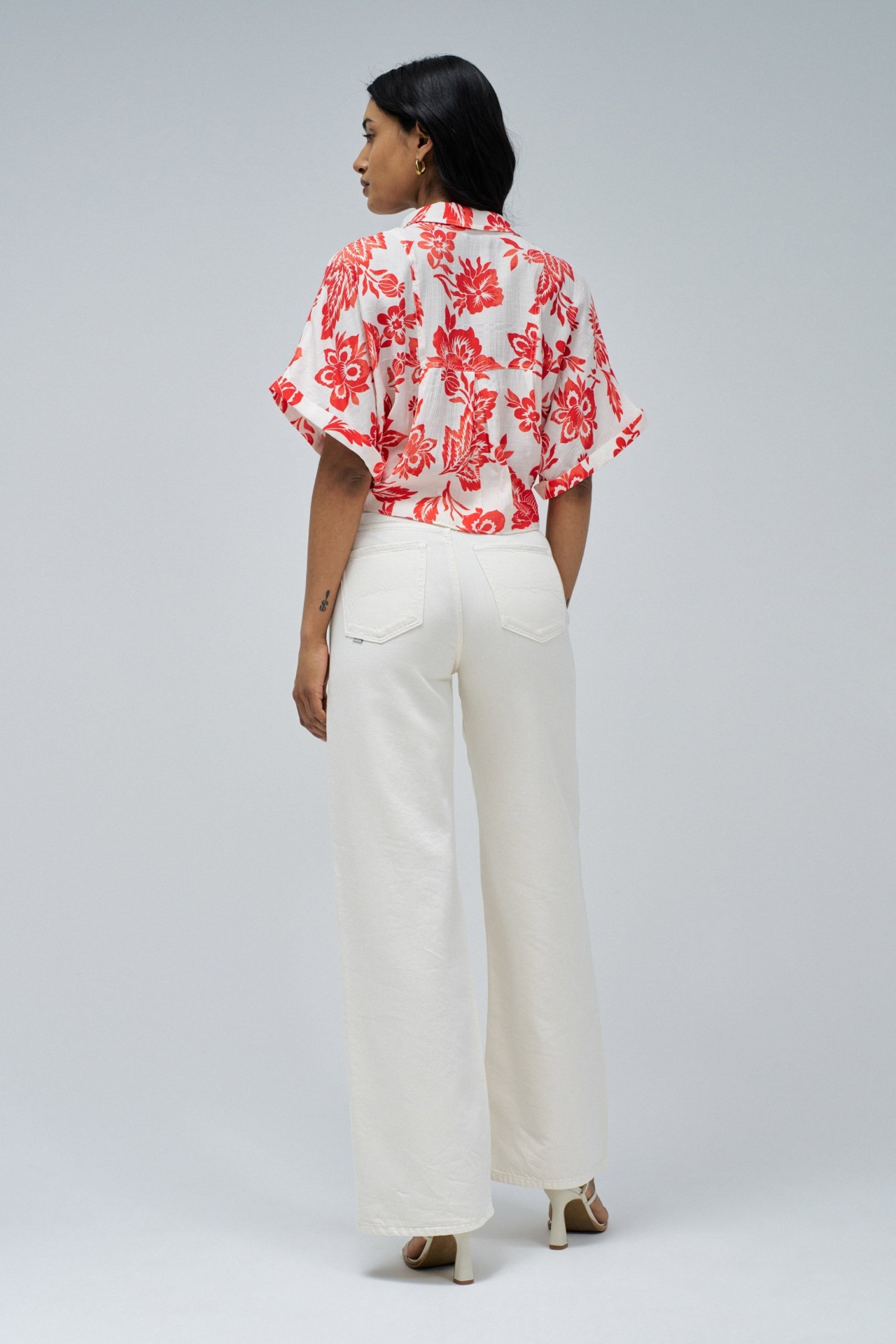 SHIRT WITH BOW AT THE HEM