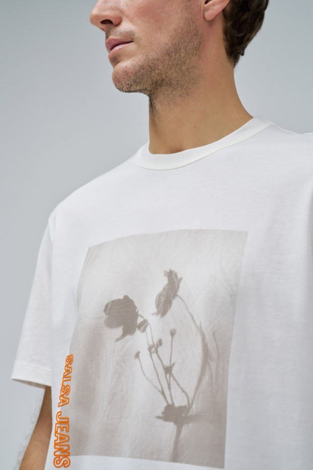 T-SHIRT COM ESTAMPADO