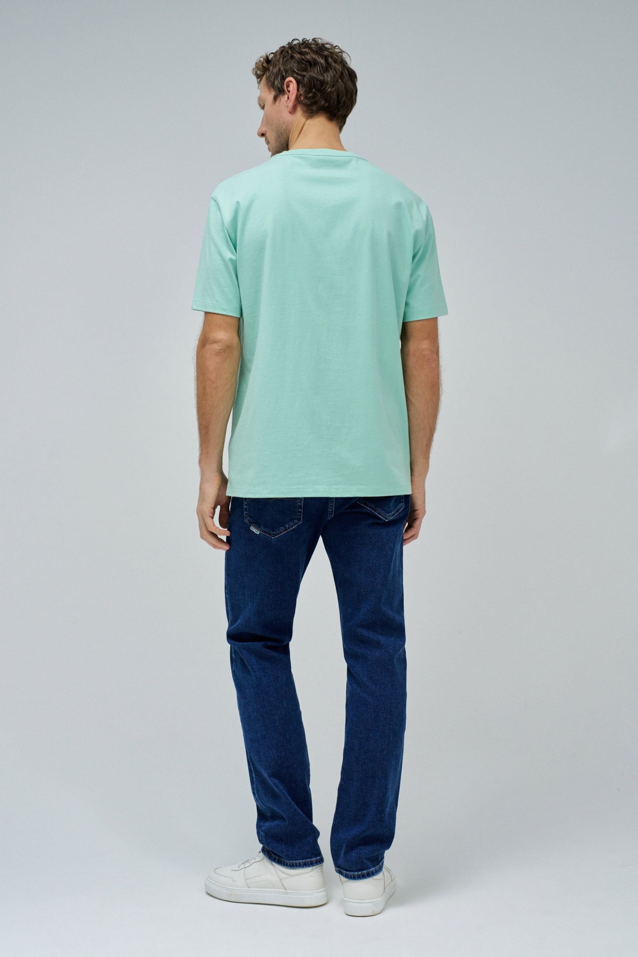 CAMISETA CON ESTAMPADO