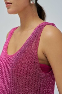 TOP IN GLNZENDEM NETZSTOFF