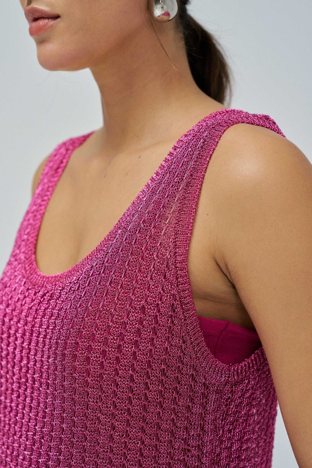 TOP IN GLÄNZENDEM NETZSTOFF