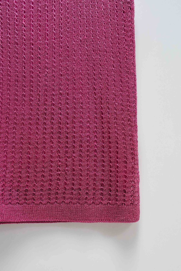 TOP IN GLÄNZENDEM NETZSTOFF