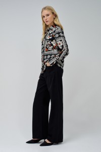 SATINBLUSE MIT KNPFEN