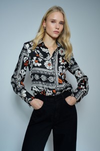 SATINBLUSE MIT KNPFEN