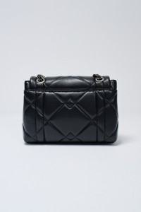 GEPOLSTERTER BEUTEL LEDEREFFEKT