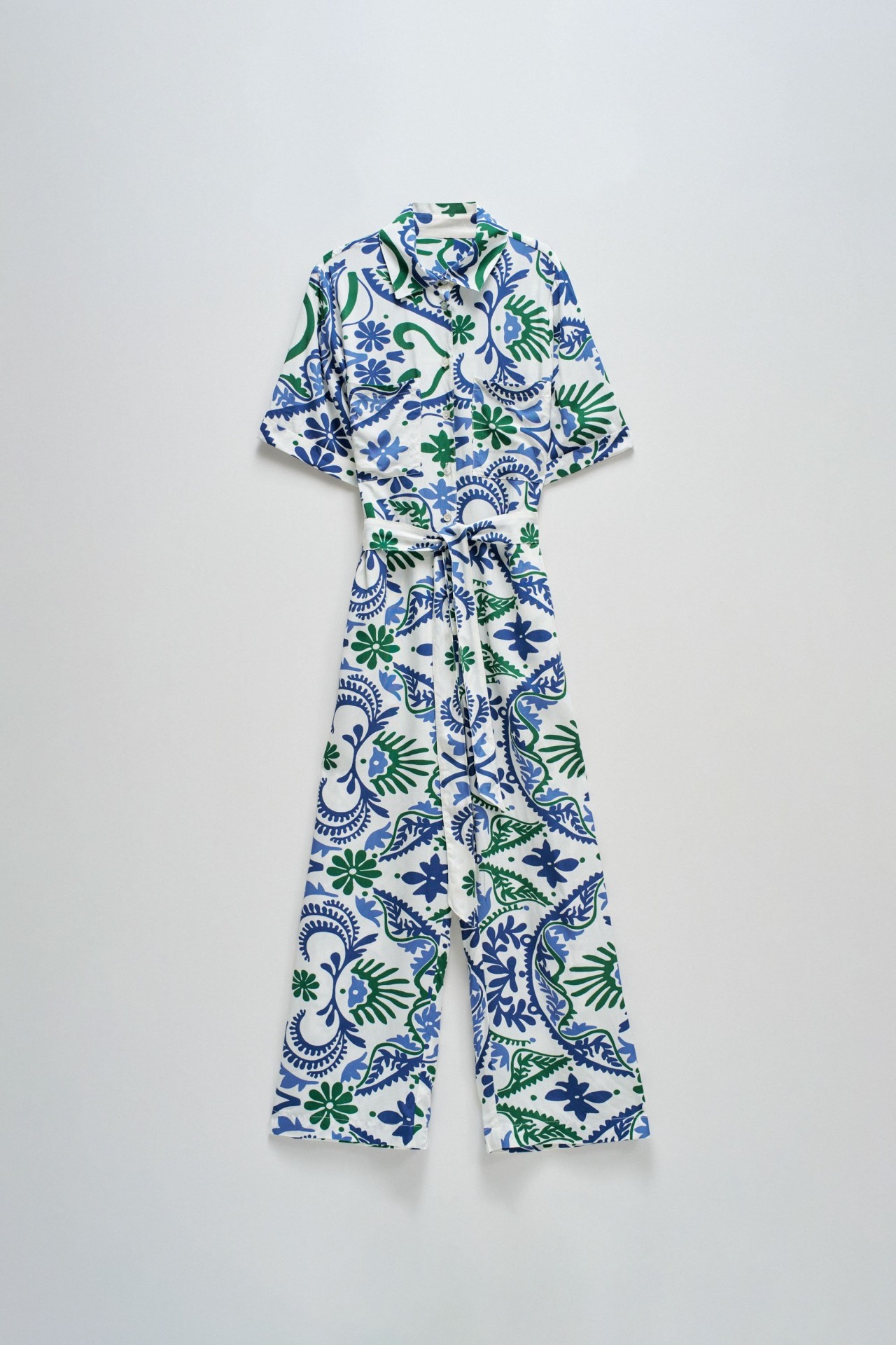 MONO CAMISERO CON ESTAMPADO FLORAL