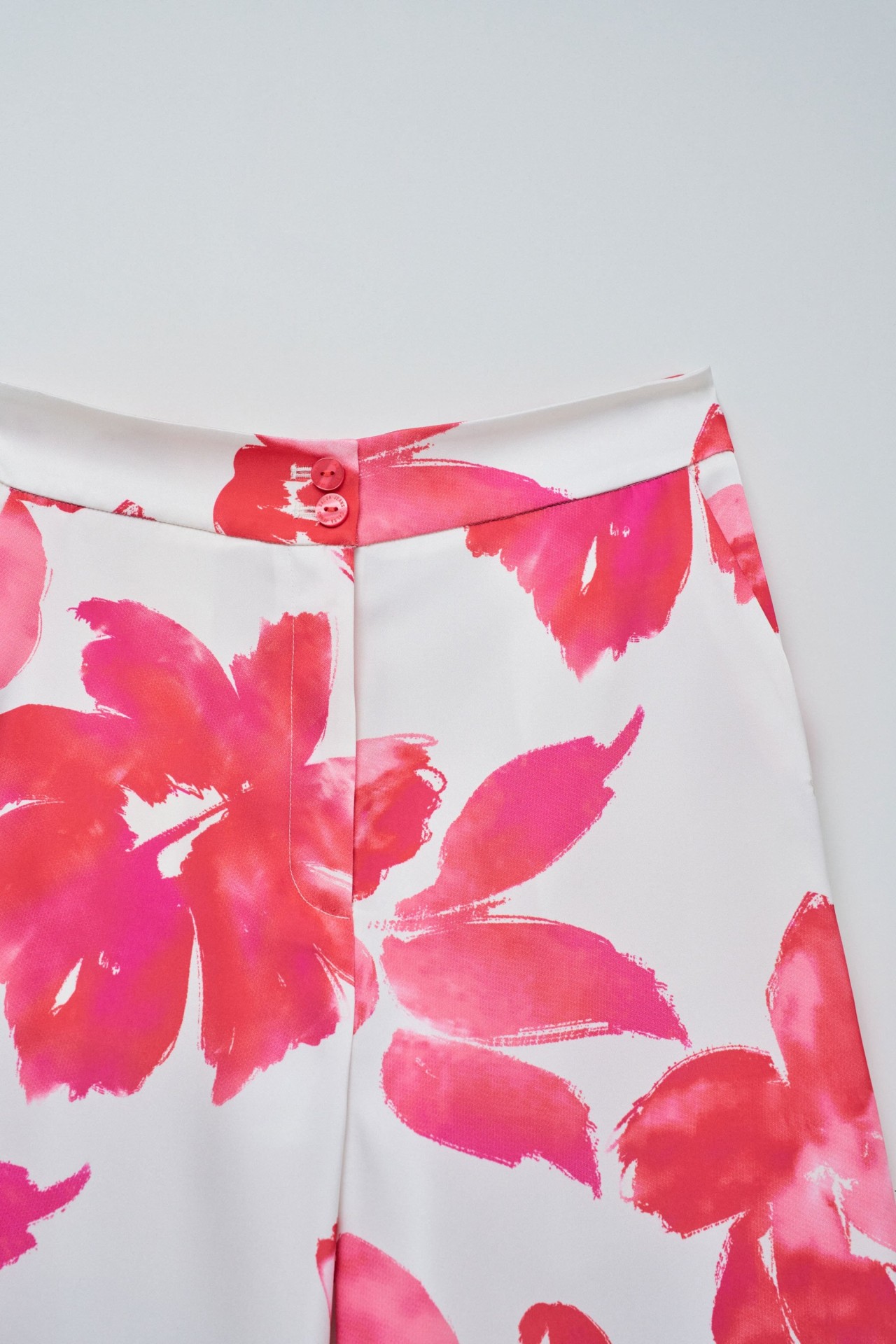 CAL�AS STRAIGHT COM ESTAMPADO FLORAL