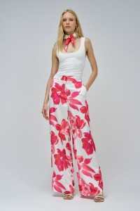 STRAIGHT WITH FLORAL PRINT TROUSERS