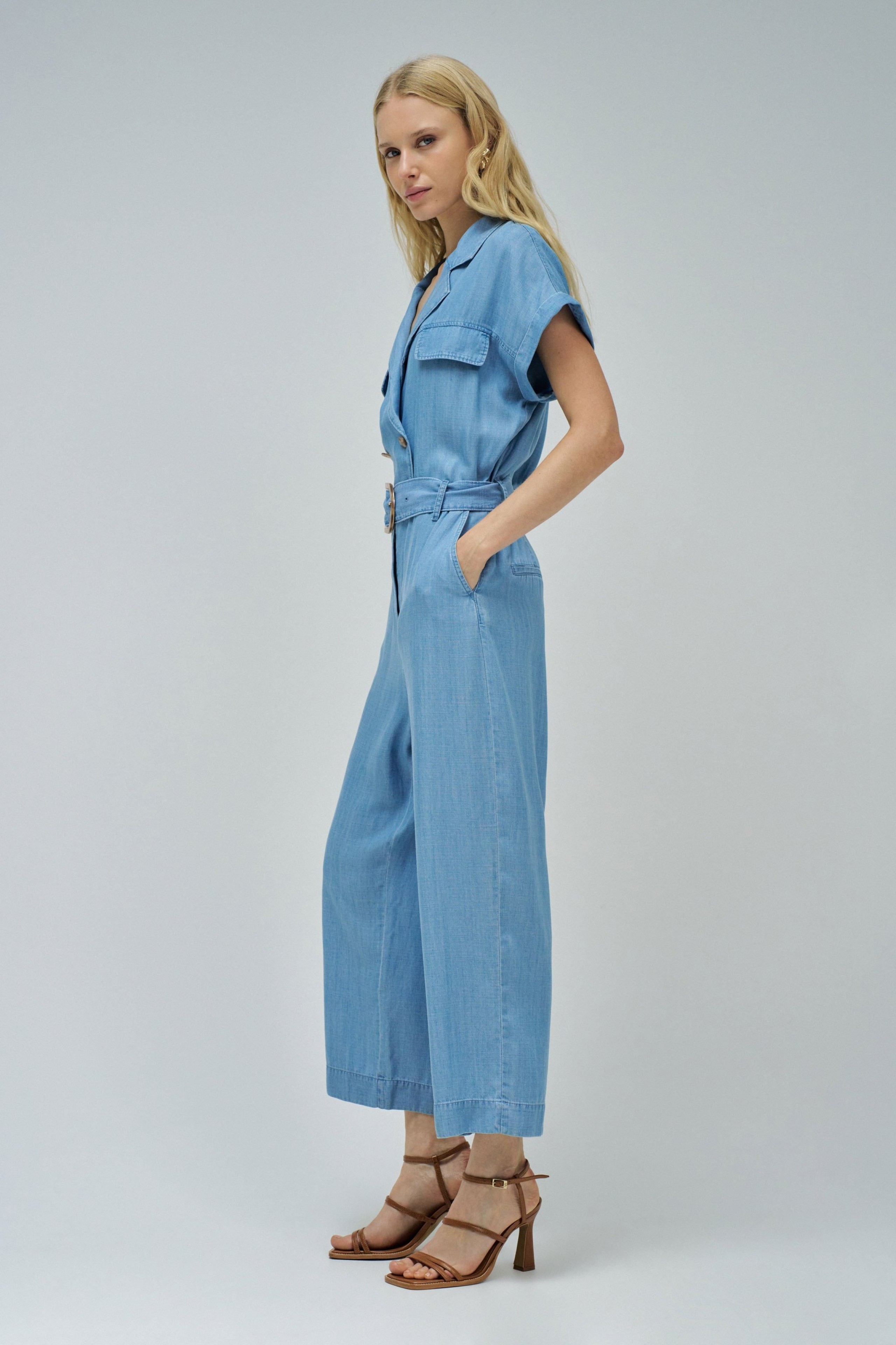 JUMPSUIT IN HELLBLAU