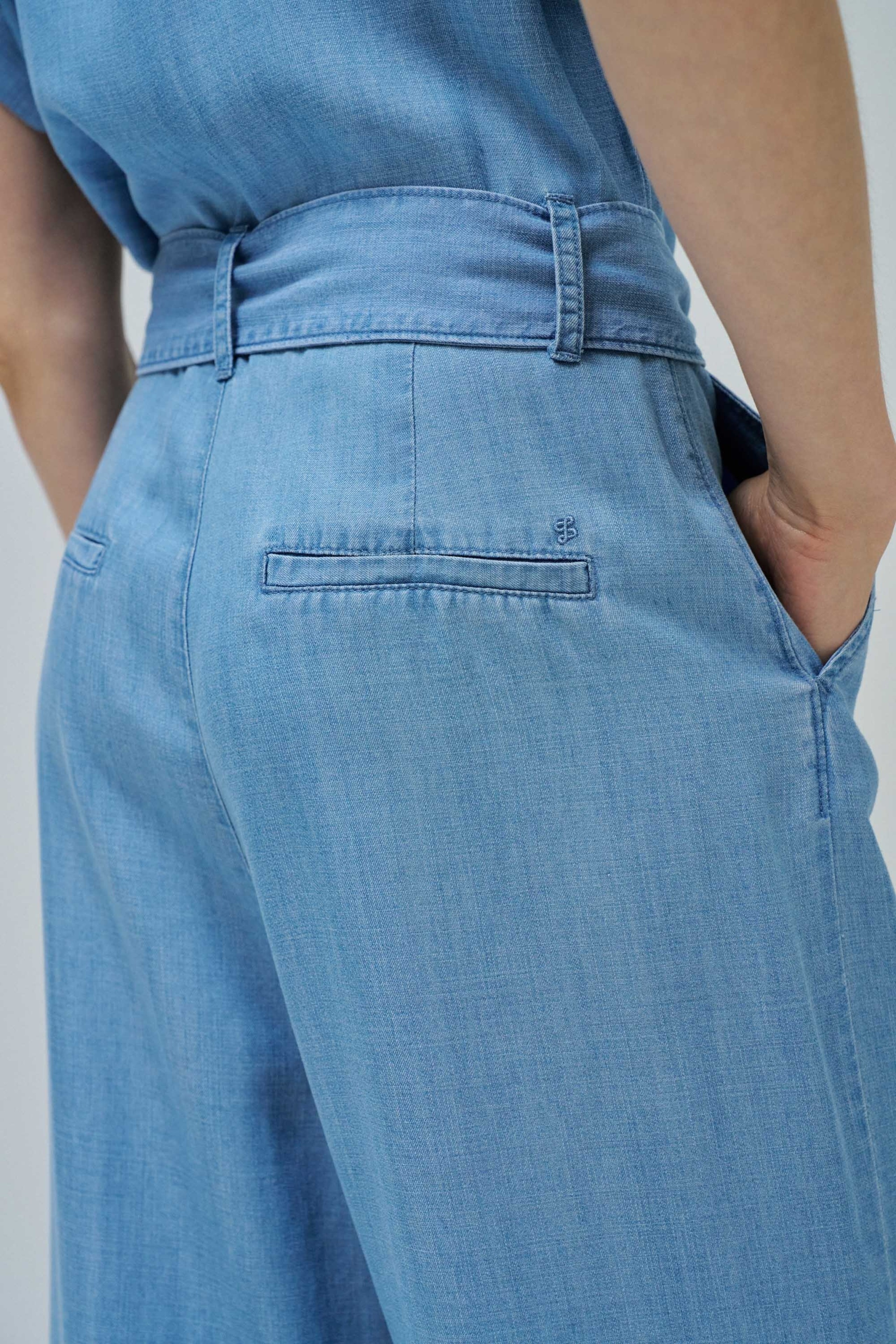 JUMPSUIT IN HELLBLAU