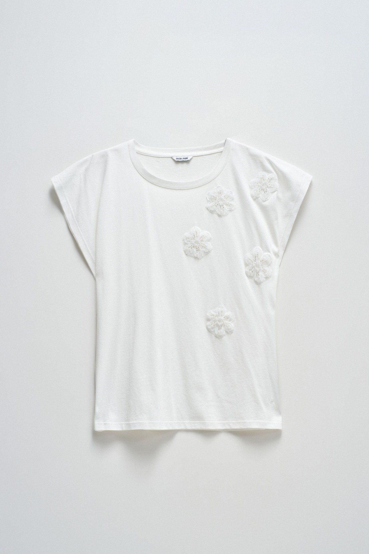 T-SHIRT AVEC DES APPLICATIONS DE FLEURS