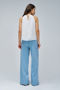 HAUT AVEC BRODERIES JACQUARD