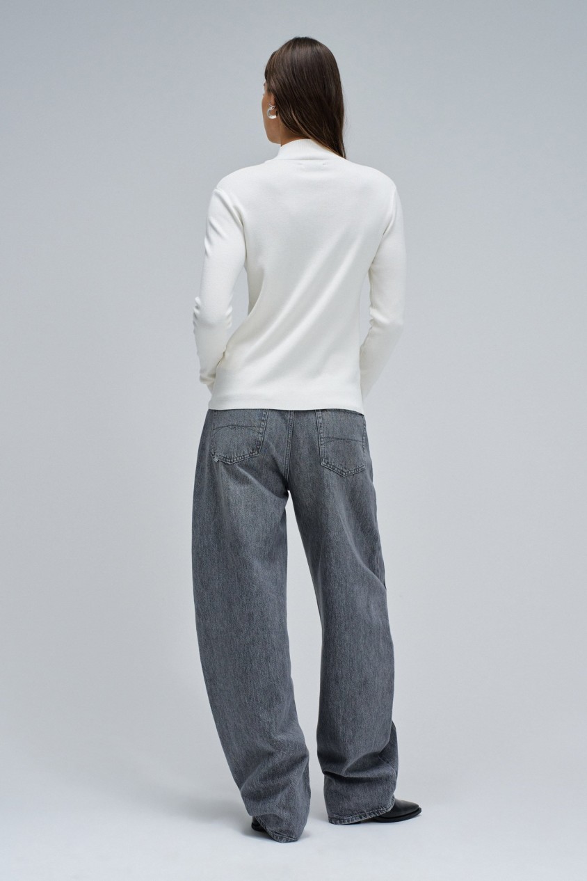 RIPPENSTRICKPULLOVER MIT BRANDING