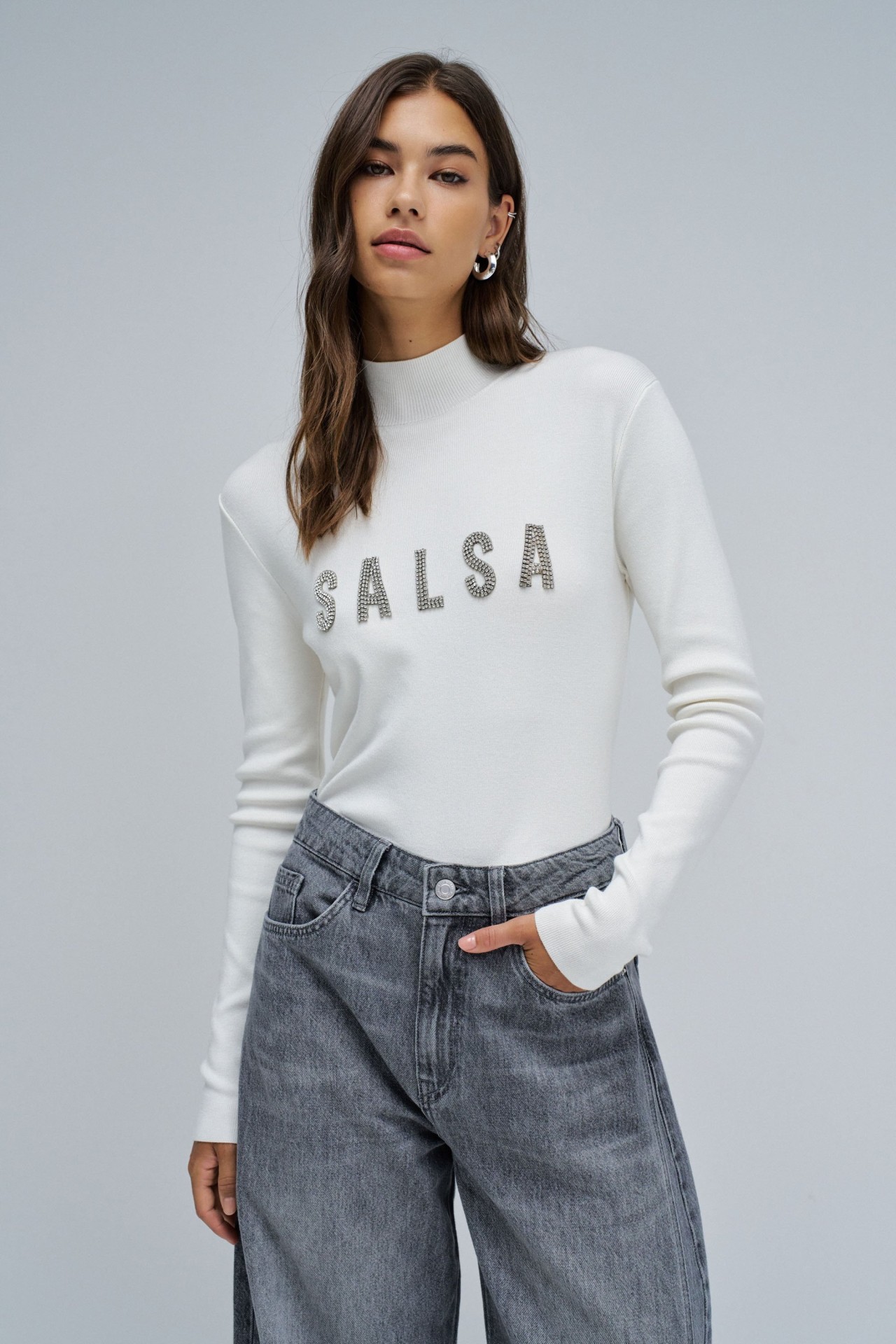 RIPPENSTRICKPULLOVER MIT BRANDING