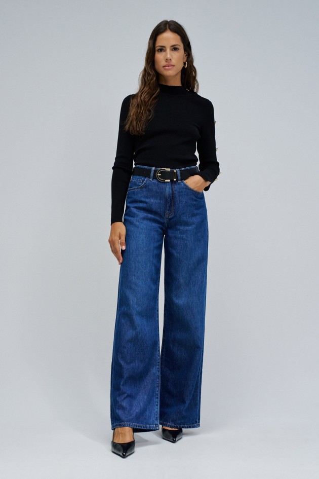 PULL EN MAILLE AVEC BOUTONS DORÉS