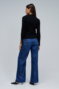 CAMISOLA DE MALHA COM BOTES DOURADOS