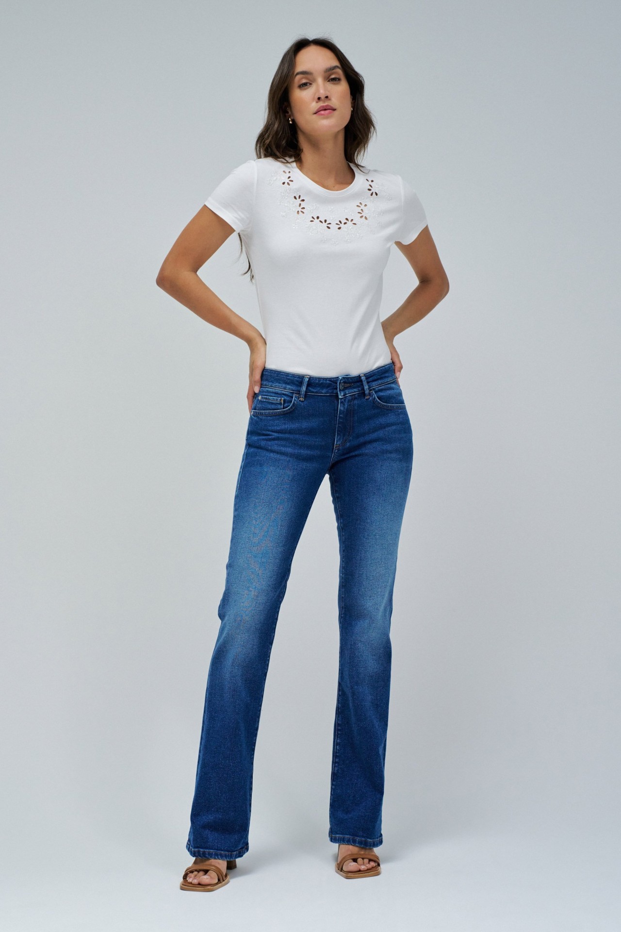 T-SHIRT AVEC BRODERIE