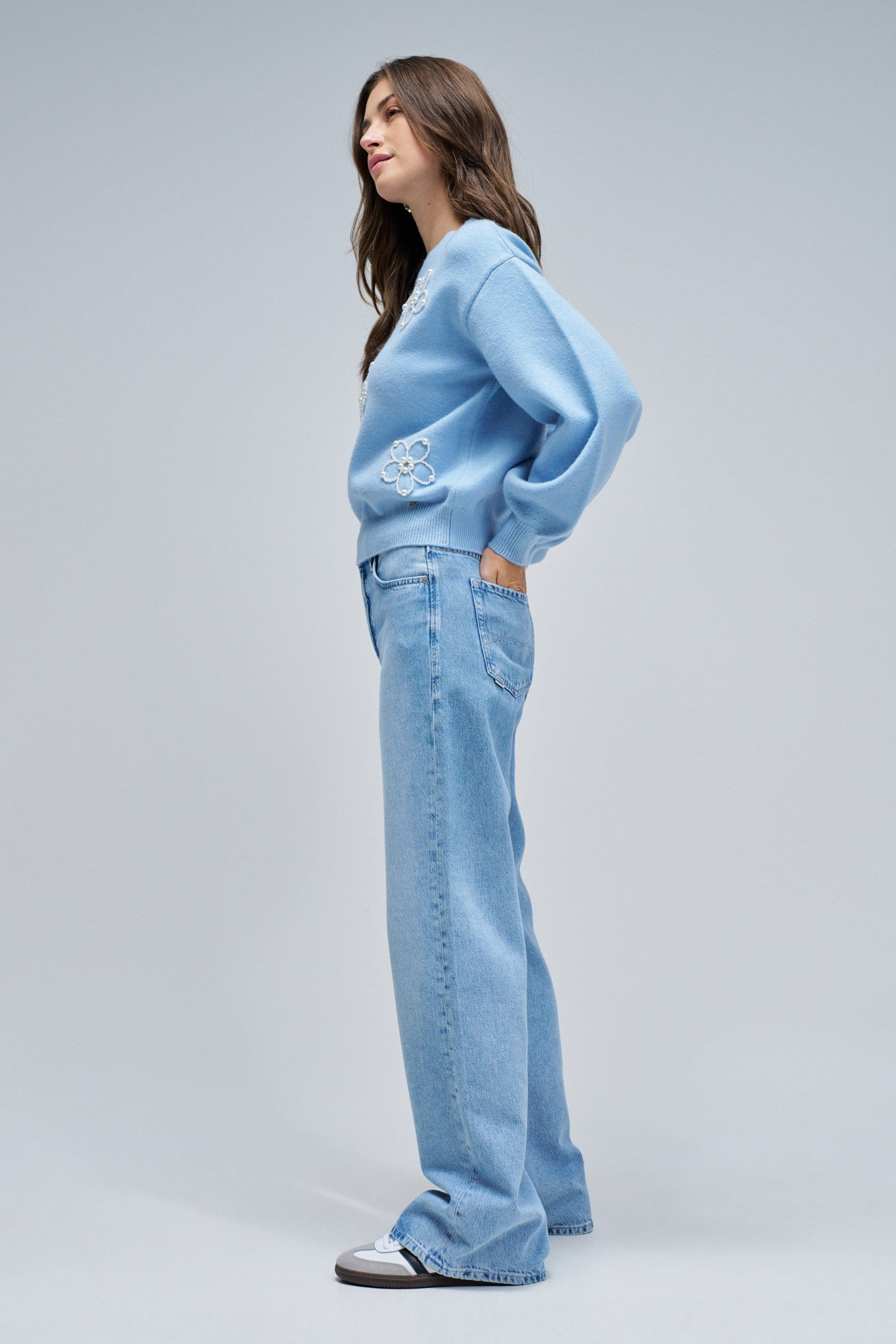 CAMISOLA DE MALHA COM PÉROLAS