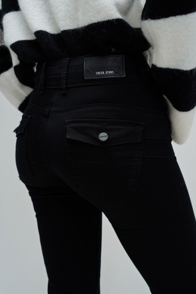 SECRET PUSH IN BOOTCUT JEANS