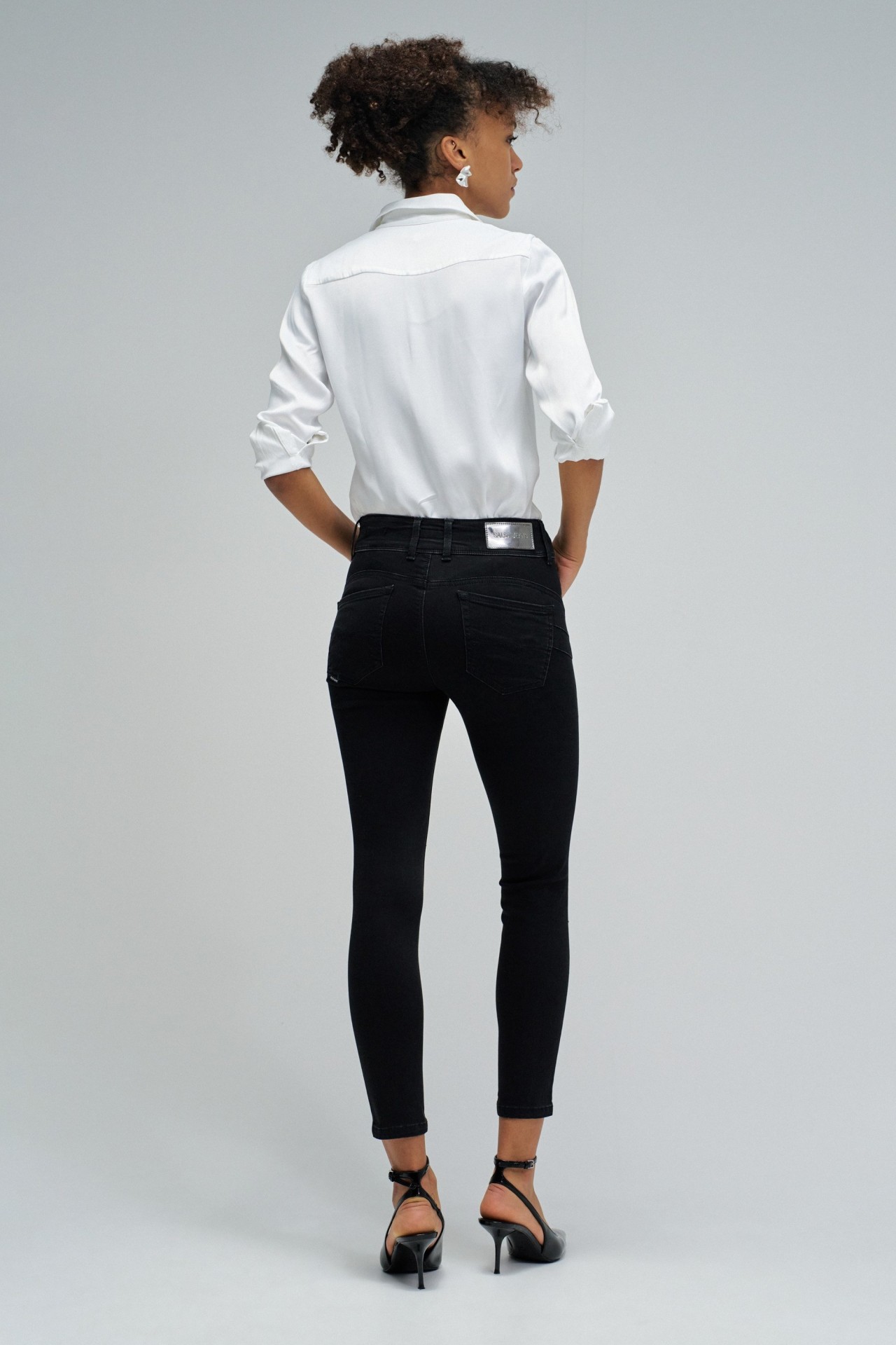 VAQUEROS SECRET PUSH IN CROPPED SKINNY