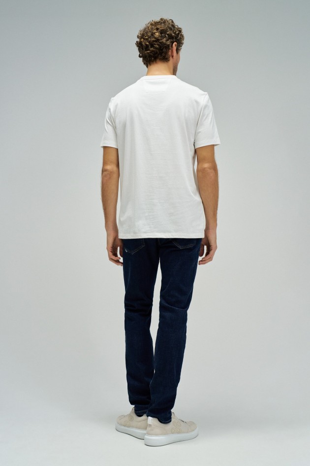 T-SHIRT WITH BRANDING