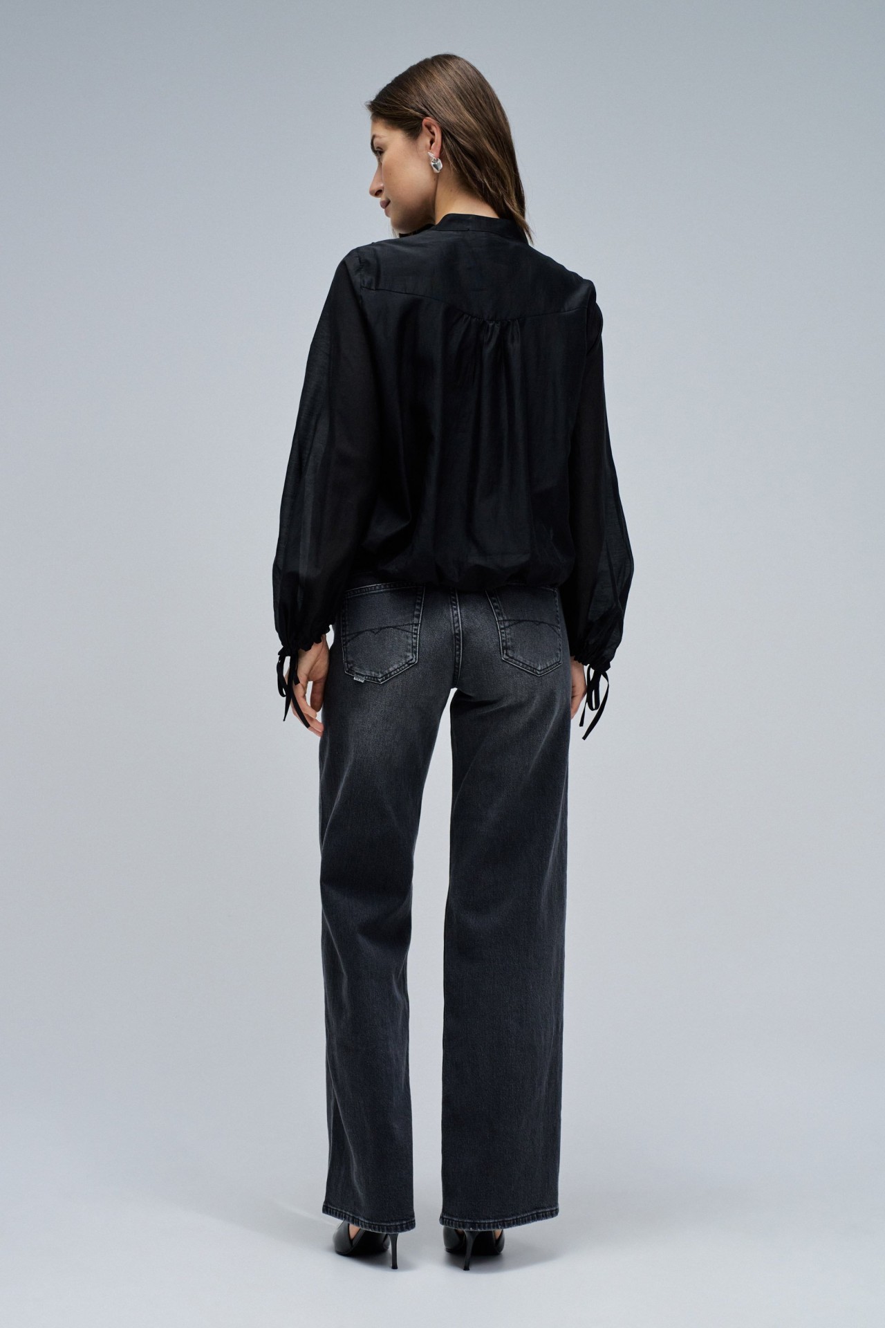 BLOUSE WITH PUFFED SLEEVES