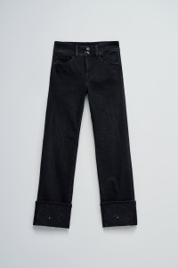 SECRET PUSH IN STRAIGHT JEANS