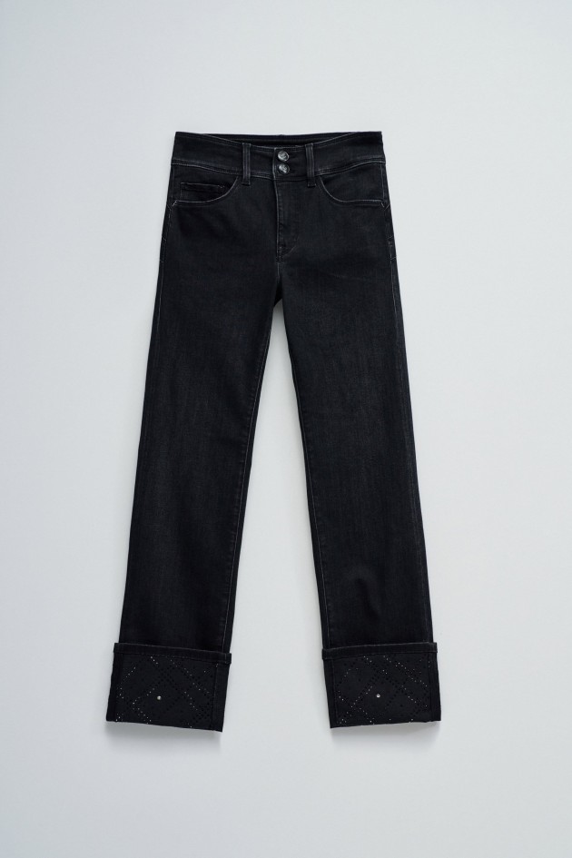 SECRET PUSH IN STRAIGHT JEANS