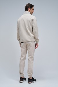 GEPOLSTERTE JACKE AUS VERSCHIEDENEN MATERIALIEN