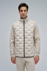 GEPOLSTERTE JACKE AUS VERSCHIEDENEN MATERIALIEN