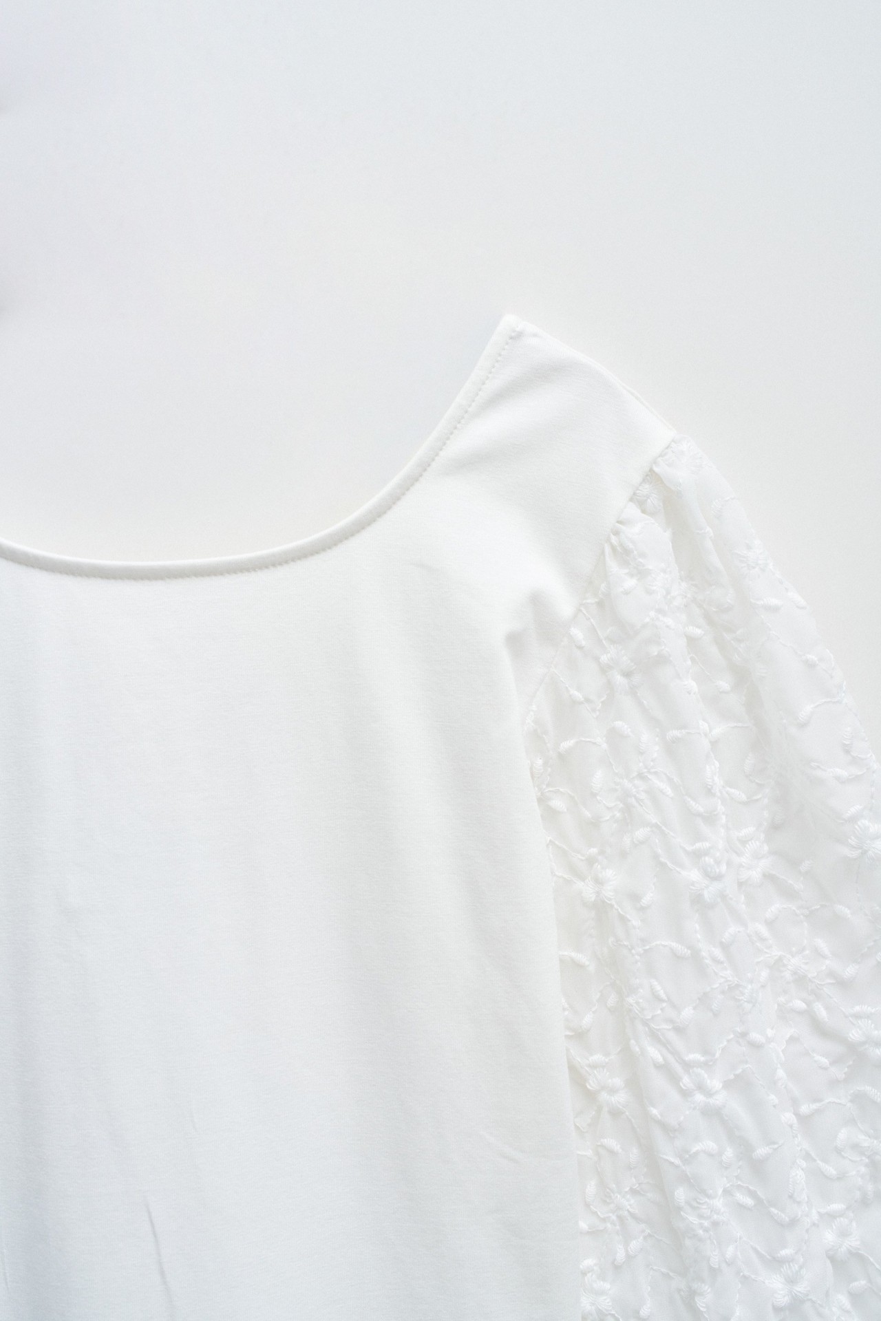 SWEATER WITH SLEEVES IN ENGLISH EMBROIDERY