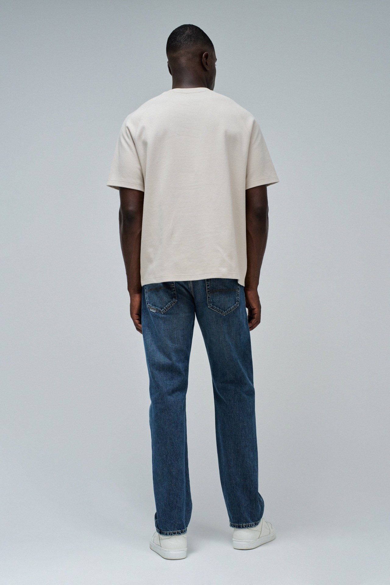 T-SHIRT MIT BRANDING