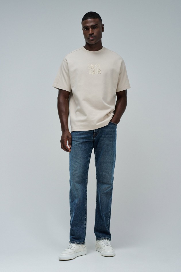 T-SHIRT MIT BRANDING