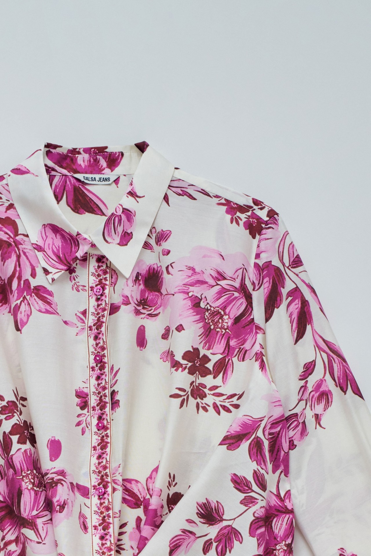 BLUSA CON ESTAMPADO FLORAL
