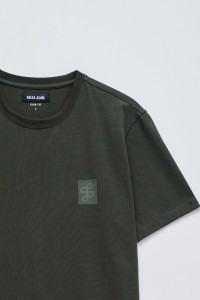 T-SHIRT COM BRANDING