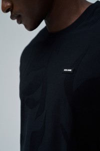 T-SHIRT JACQUARD MIT BRANDING