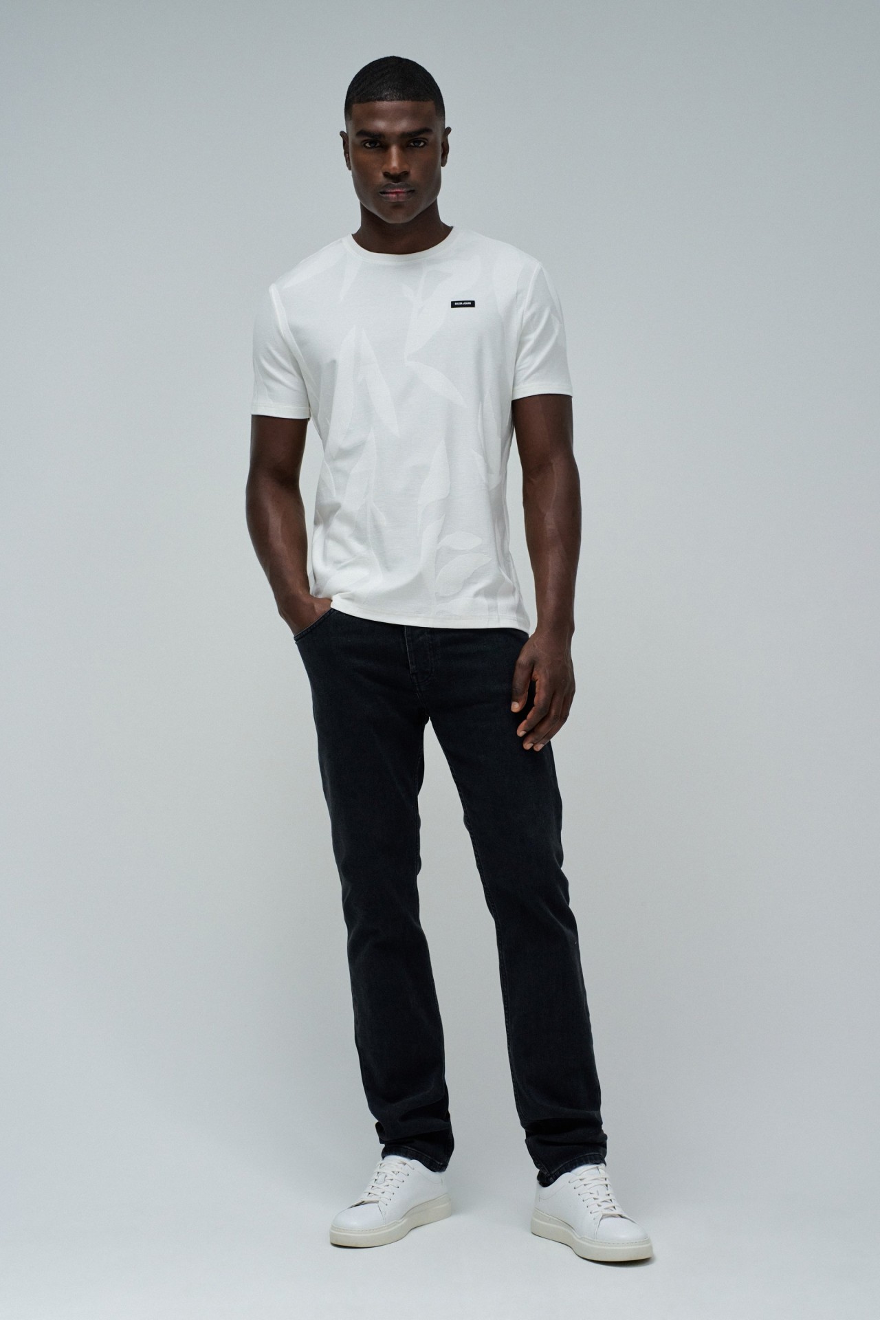 T-SHIRT JACQUARD MIT BRANDING