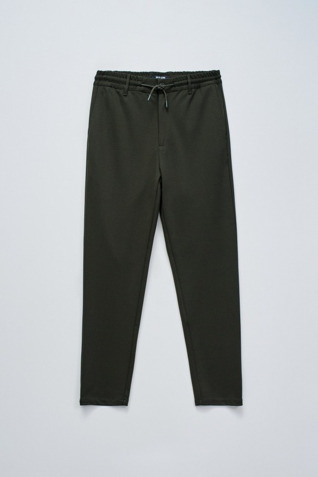 CALÇAS JOGGERS SLIM FIT EM TECIDO