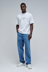 T-SHIRT MIT BRANDING