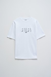 T-SHIRT MIT BRANDING