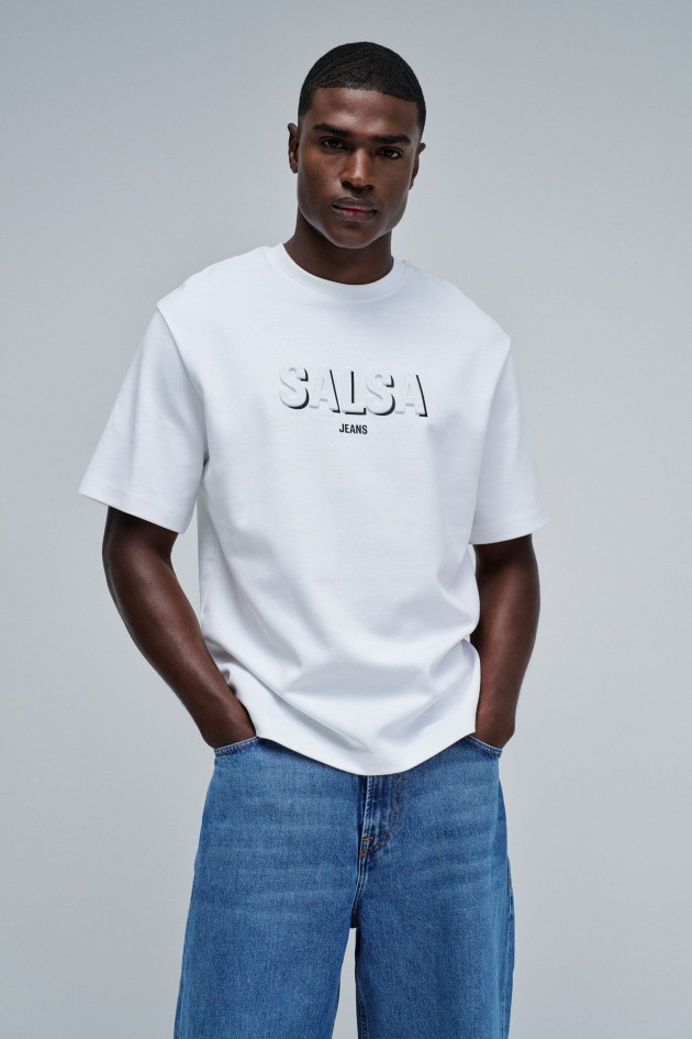 T-SHIRT MIT BRANDING