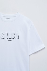 T-SHIRT MIT BRANDING