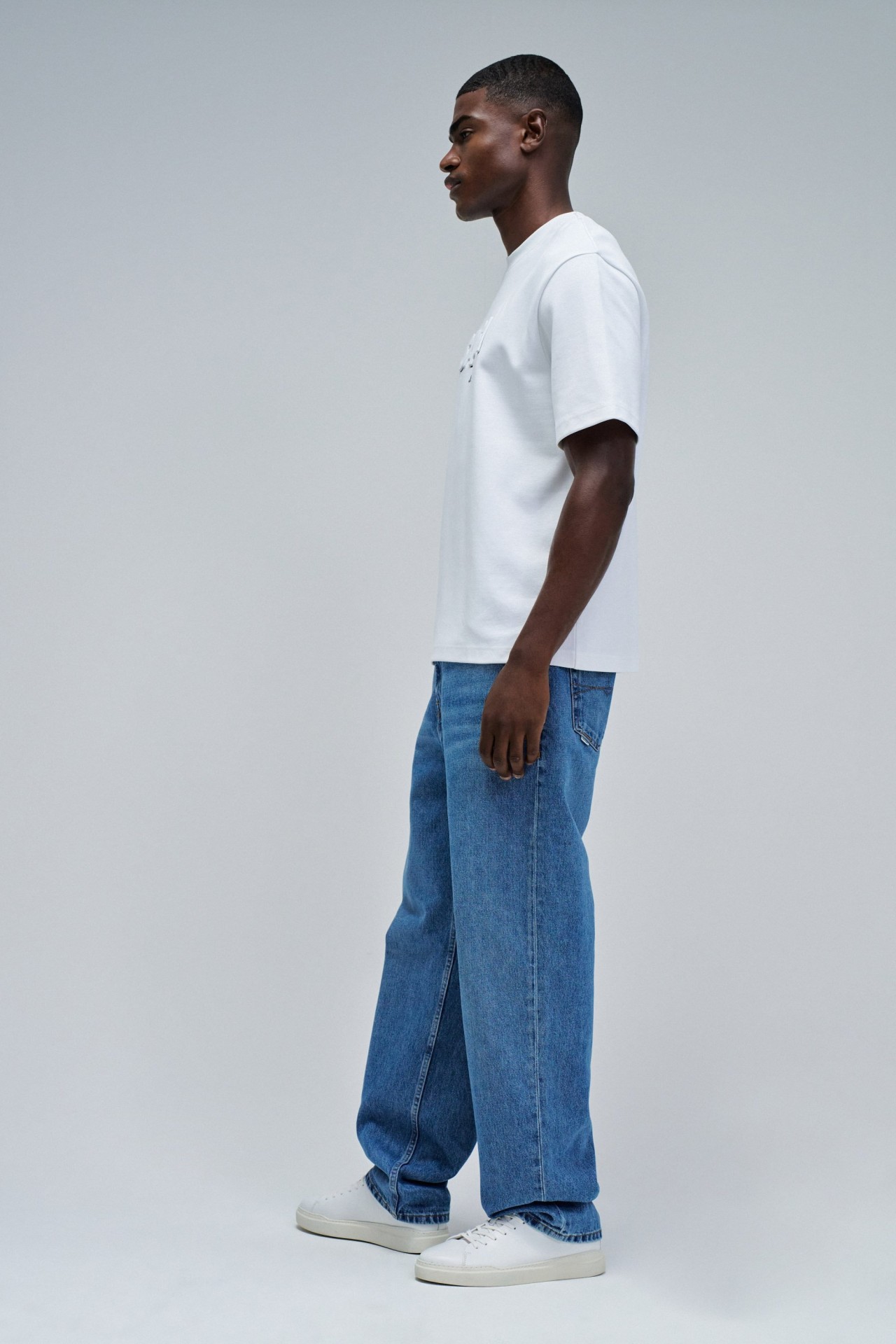 T-SHIRT MIT BRANDING